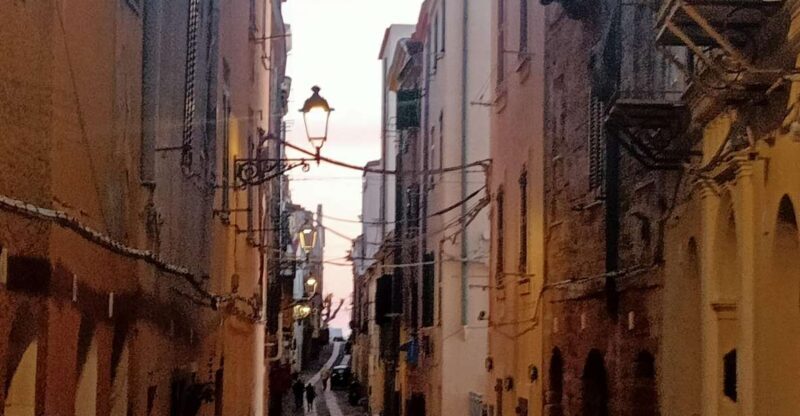 Alghero: Walking Tours Around the Ancient City - Discovering the Historical City Center
