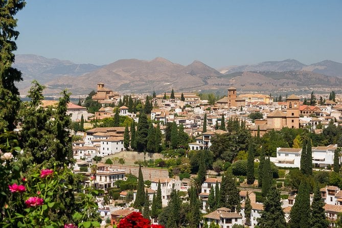 Alhambra and Albaicin+Sacromonte Premium Guided Tour - Exploring Alhambra and Albaicin