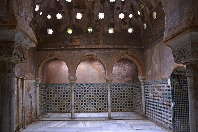 Alhambra and Albaicin+Sacromonte Premium Guided Tour - Generalife Gardens Walk