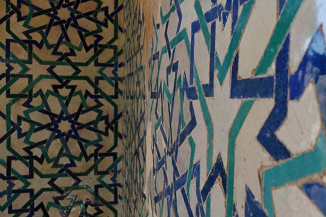 Alhambra and Generalife Gardens Tour With Skip the Line Tickets - Alcazaba Fortress