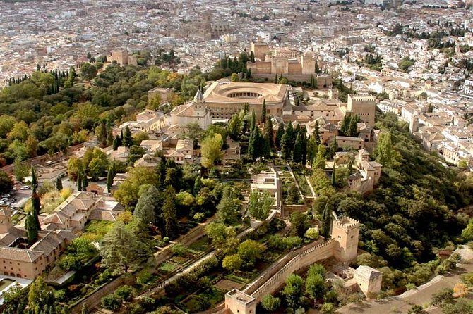 Alhambra and Generalife Gardens Tour With Skip the Line Tickets - Tour Itinerary
