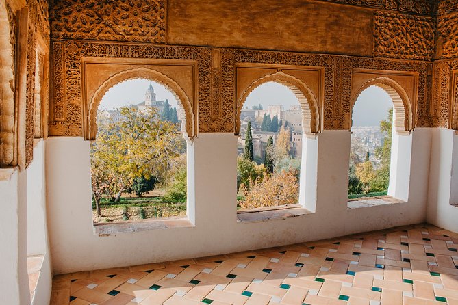 Alhambra and Generalife Skip-The-Line Ticket With Official Guide - Exploring Alhambra and Generalife