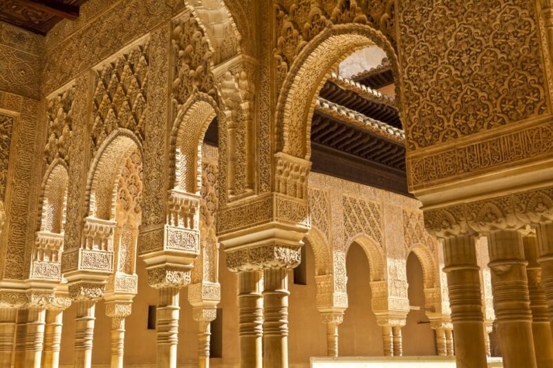 Alhambra and Nasrid Palaces and Local Food Experience - Palace of Charles Vs Grandeur