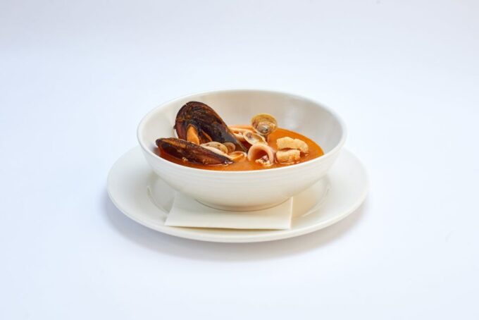 Alhambra and Nasrid Palaces and Local Food Experience - Traditional Seafood Dining Experience