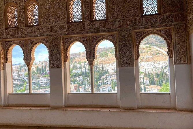 Alhambra and Nasrid Palaces Guided Tour With Tickets - Customer Testimonials and Feedback