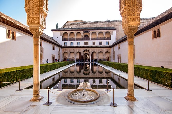 Alhambra and Nasrid Palaces Ticket With Audioguide - Architecture and Ambiance Highlights