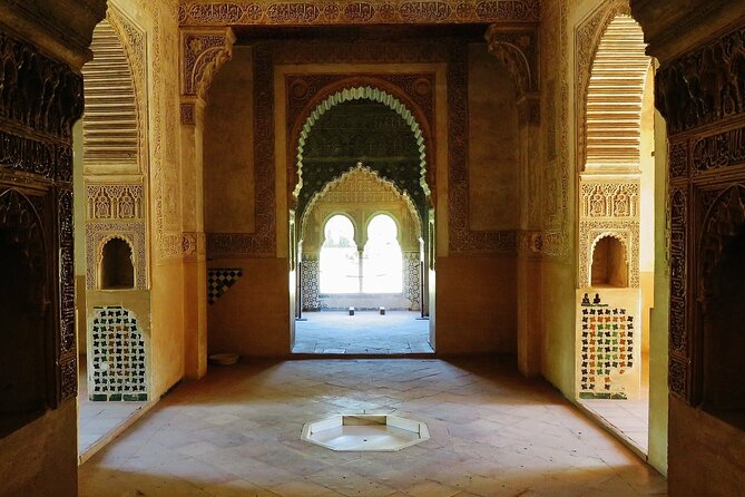 Alhambra and Nasrid Private Walking Tour With Food Tasting - Insights From the Expert Guide
