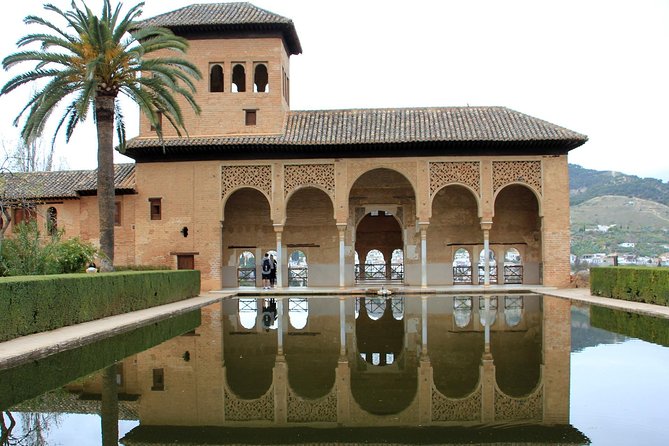 Alhambra Complete: Ticket Skip-The-Line Nasrid Palace and Generalife With Guide - Palace of Carlos V