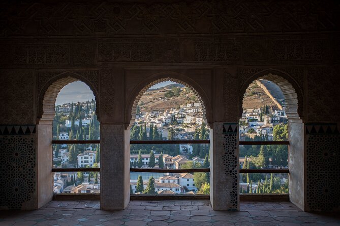 Alhambra Day or Night Private Tour - Alhambra Exploration