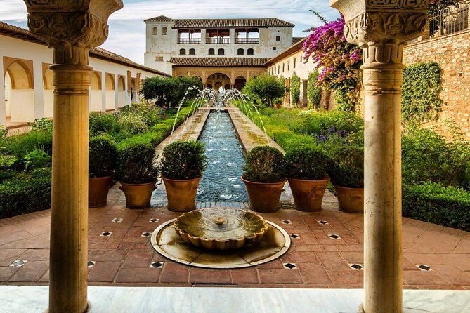 Alhambra Gardens Guided Tour (English Guide) - Highlights of the Tour