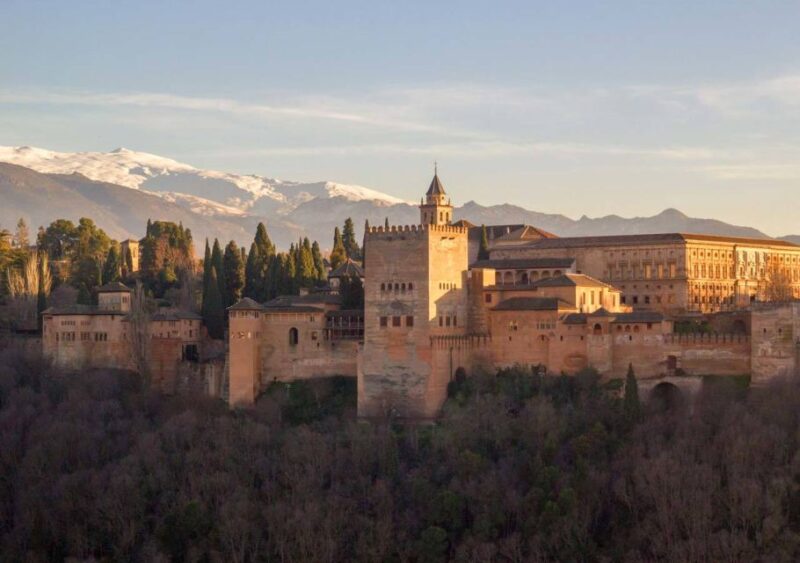 Alhambra & Generalife: Exclusive 3 Hour Private Tour - The Intricate Ceilings and Pools