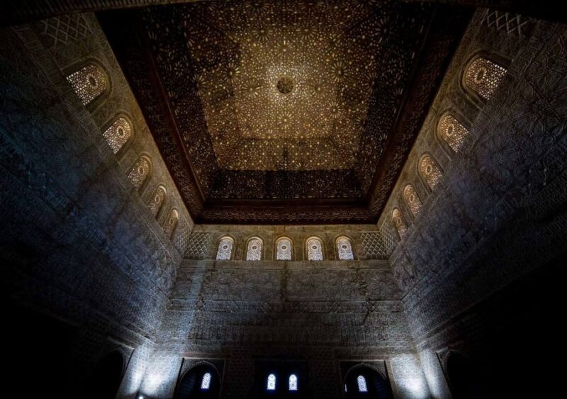 Alhambra & Generalife: Exclusive 3 Hour Private Tour - Strolling Through Generalife Gardens