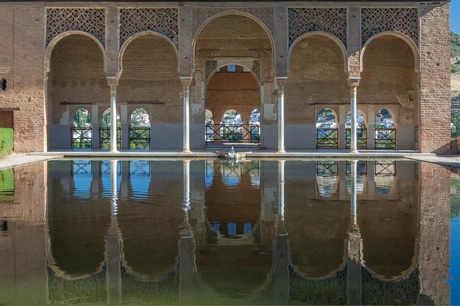 Alhambra & Generalife: Exclusive 3-Hour Private Tour With Tickets Included - Benefits of Private Tour