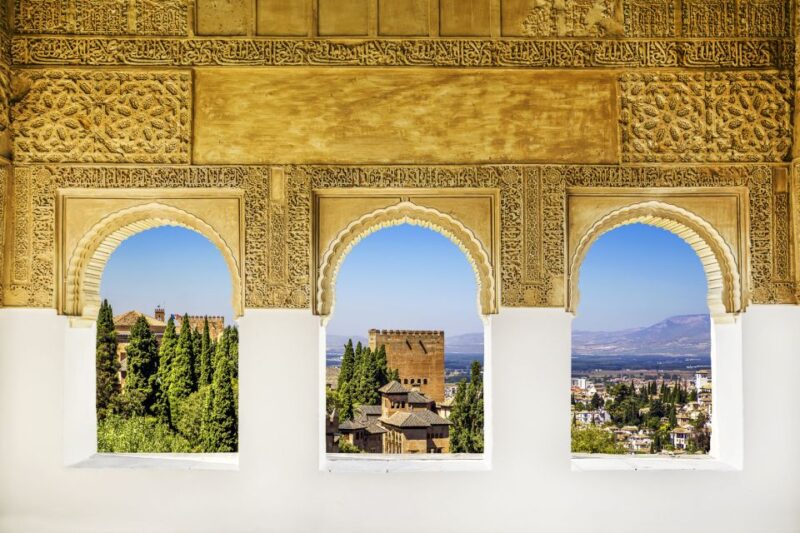 Alhambra: Generalife Gardens & Alcazaba Fast-Track Tour - Alcazaba and Charles V Palace