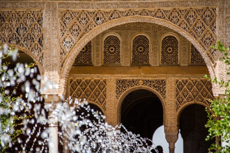 Alhambra: Generalife Gardens & Alcazaba Fast-Track Tour - Expert Local Guide