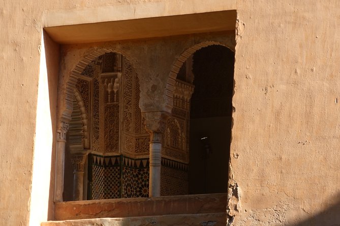 Alhambra & Generalife Skip the Line Premium Tour Including Nasrid Palaces - Accessibility and Group Size