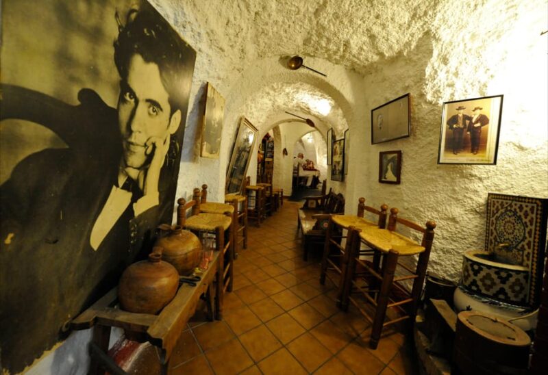 Alhambra Guided Tour and Flamenco Show With Optional Dinner - Itinerary and Schedule