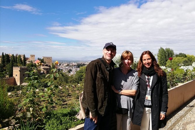 Alhambra Highlights Private Tour With Nazaries Palaces - Meeting and Pickup