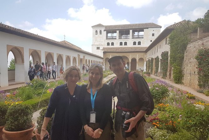 Alhambra Highlights Private Tour With Nazaries Palaces - Reviews