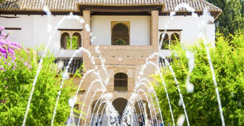 Alhambra, Nasrid Palaces and Albaicin Tour - Highlights of the Experience