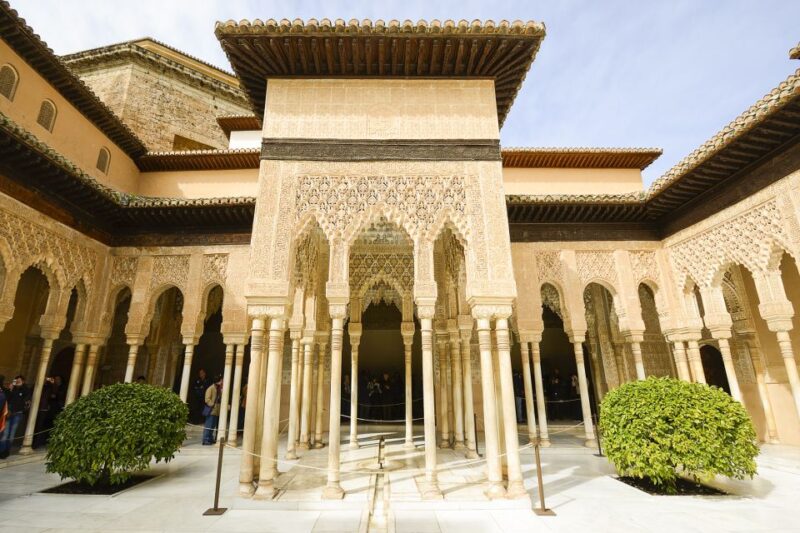 Alhambra, Nasrid Palaces, and Generalife 3-Hour Guided Tour - Key Highlights