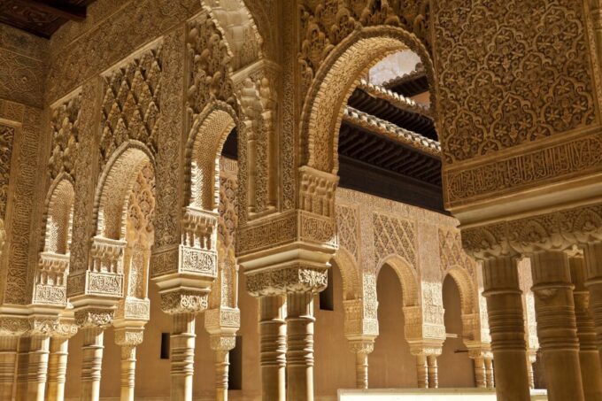Alhambra, Nasrid Palaces, and Generalife 3-Hour Guided Tour - Tour Inclusions