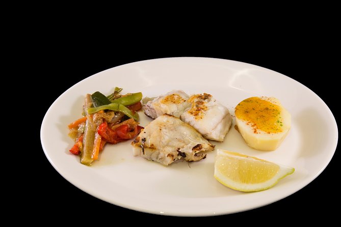 Alhambra Nasrid Palaces and Local Food Experience - About Your Stay