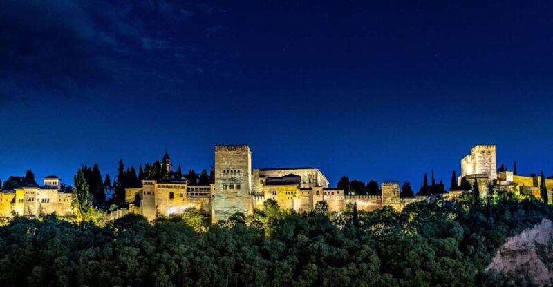 Alhambra: Nasrid Palaces Guided Night Tour Without Tickets - Key Points