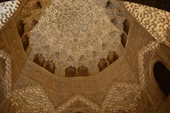 Alhambra Night Visit (8 People) - Accessibility and Requirements