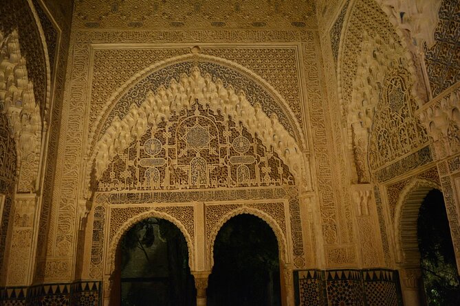 Alhambra Night Visit (8 People) - Private Group Exploration