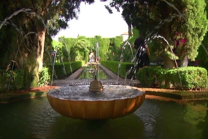 Alhambra Palace and Albaicin Tour With Skip the Line Tickets From Seville - Multicultural History of Granada
