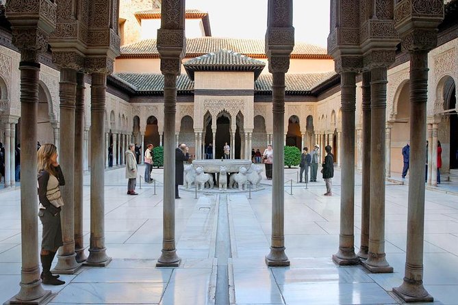 Alhambra Private/Small Group Tour & Nasrid Palaces Skip the Line - Exploring the Alcazaba Fortress