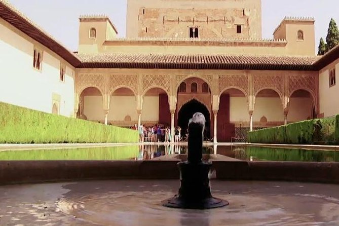 Alhambra Private/Small Group Tour & Nasrid Palaces Skip the Line - Architectural Highlights of the Alhambra
