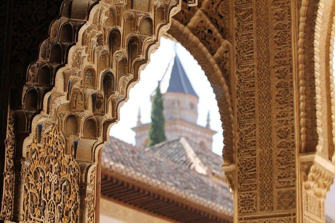 Alhambra Private/Small Group Tour & Nasrid Palaces Skip the Line - History of the Moorish and Catholic Influences