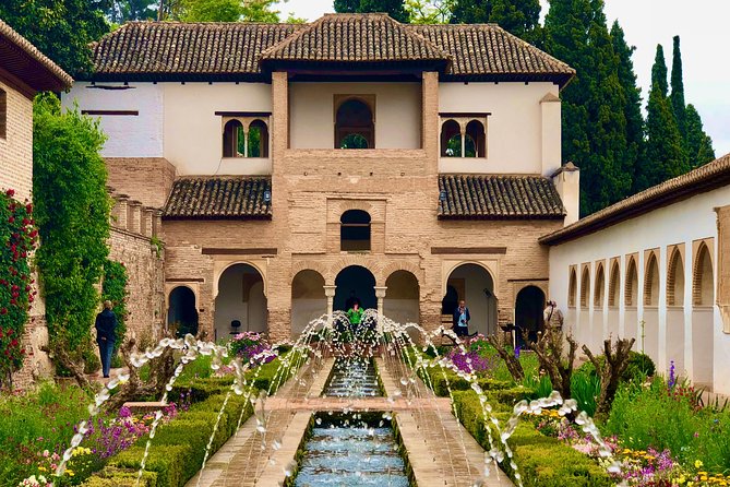 Alhambra Private Tour From Malaga: With Transport and Skip-The-Line-Tickets - Exploring the Alhambra