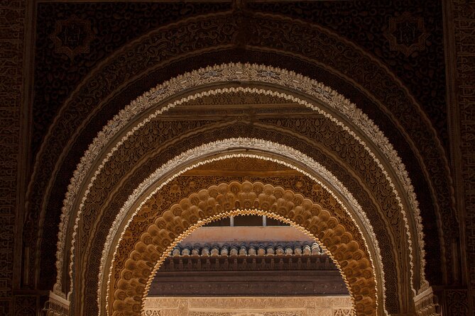 Alhambra Private Tour With a Historian (With Nasrid Palaces) - Alhambras History and Architecture