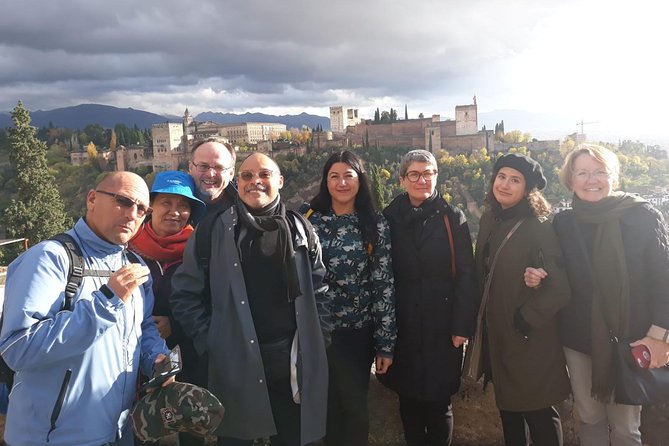 Alhambra: Skip-the-Line to Nasrid Palaces & Generalife - Tour Features
