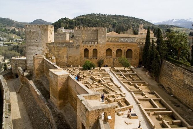 Alhambra: Tour With Generalife and Alcazaba. Admission Not Included - Meeting and End Points