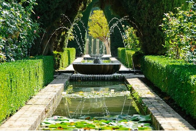 Alhambra: Tour With Generalife and Alcazaba. Admission Not Included - Accessibility and Participation