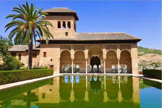 Alhambra: Tour With Generalife and Alcazaba. Admission Not Included - Uncovering the Alcazaba