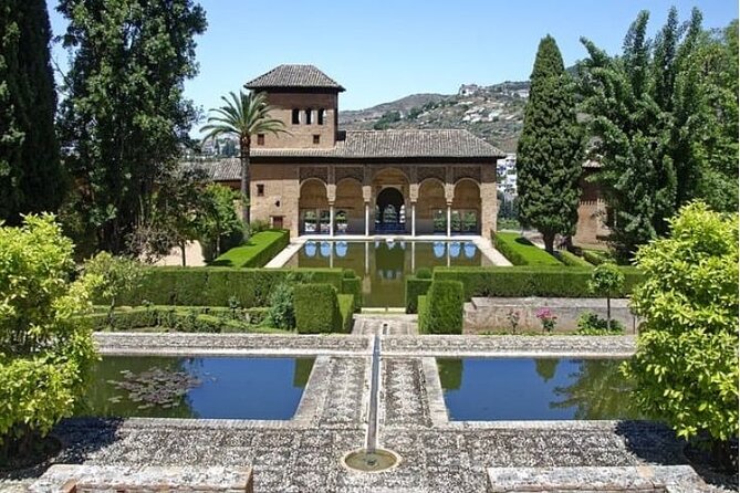 Alhambra: Tour With Nasrid Palaces. Admission Not Included - Included in the Tour