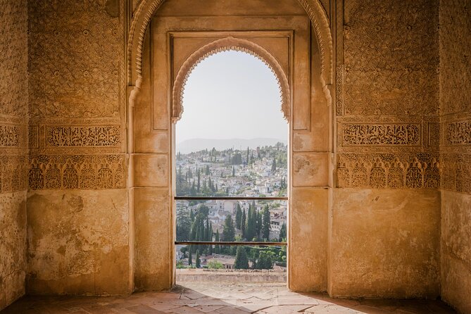 Alhambra Tour With Nasrid Palaces From Jaen - Exploring the Alhambra