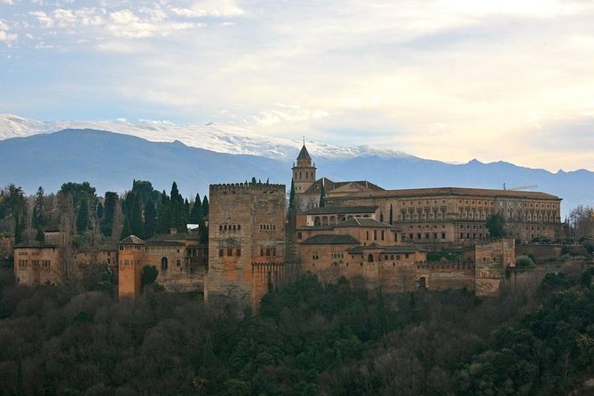 Alhambra:Join a Group,With a Specialist Guide.Skip the Line . - Skipping the Lines