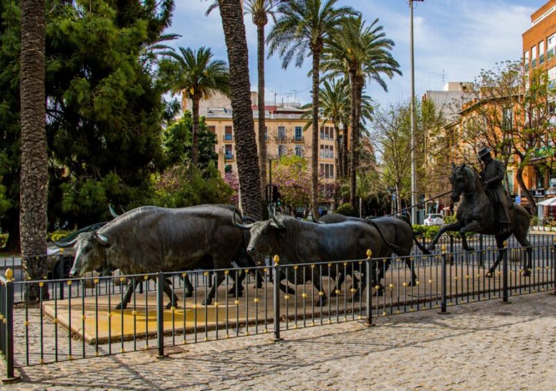 Alicante: Bullring and Central Market Gastronomic Tour - Immersive Bullfighting Art Experience