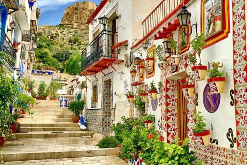 Alicante: Guided City Highlights Walking Tour - Barrio De Santa Cruz