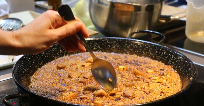 Alicante: Old Town Walking Tour & Paella Show - Frequently Asked Questions
