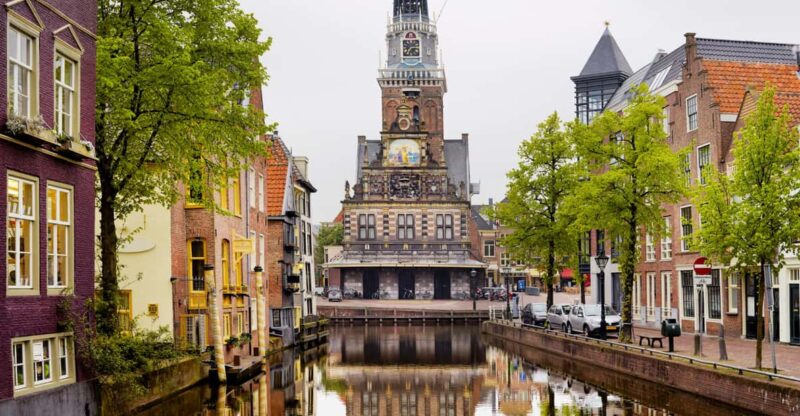 Alkmaar: Guided Walking Tour With Welcome Drink - Tour Details