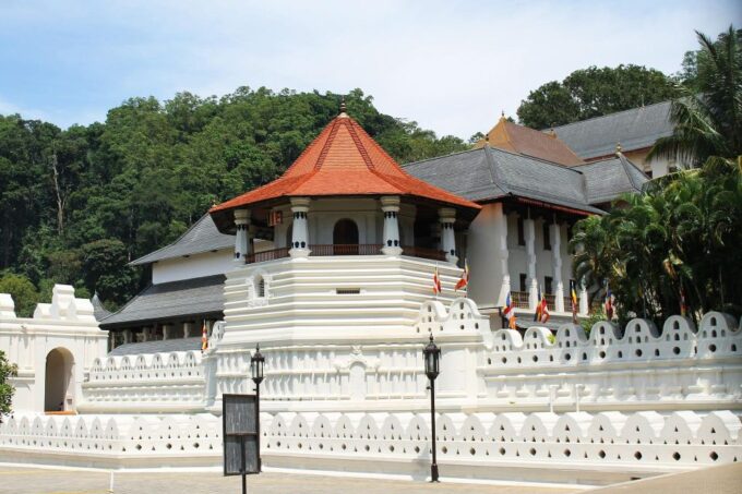All Inclusive Ambuluwawa Tower & Kandy City Tour by TukTuk - Pickup and Drop-off Details
