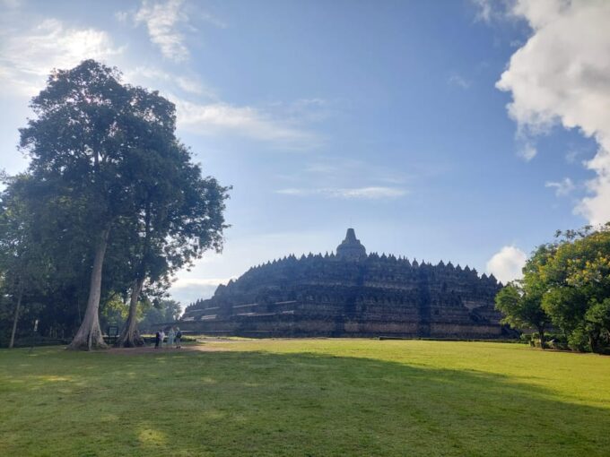 All-inclusive Borobudur Sunrise & Prambanan Temple Tour - Sunrise at Setumbu Hill