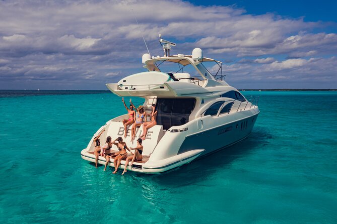 All Inclusive Cancun: Aboard the Luxury Yacht 58 Azimut - Guest Capacity